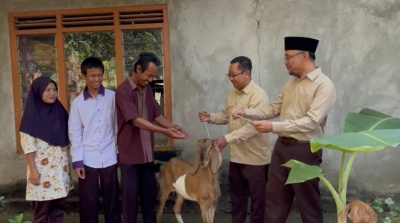 Satu Ekor Kambing, Sejuta Harapan untuk Masa Depan Murid